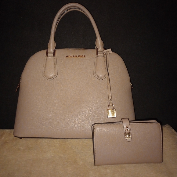 Michael kors Veronica Medium Saffiano Leather Dome Satchel with Matching Wallet - Picture 1 of 16